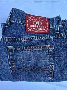Lucky Brand Dungarees Women’s Classic Fit Cropped Blue Denim Jeans Size 8 EUC.